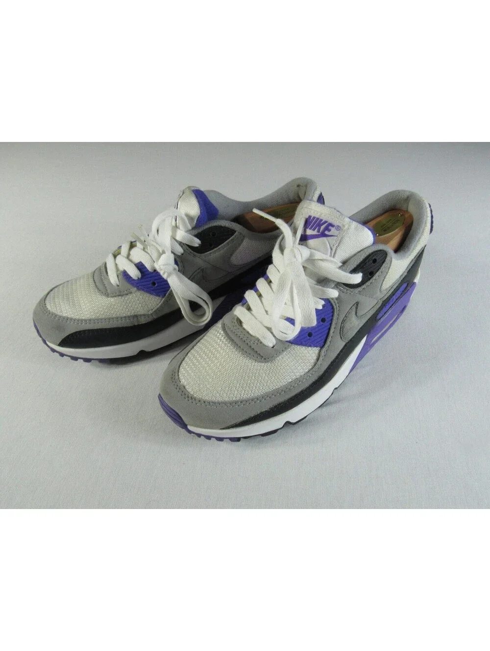 Nike Air Max 90 Hyper Grape Low Top Lace-Up Mesh Cushioned CD0881-104 - Size 8.5